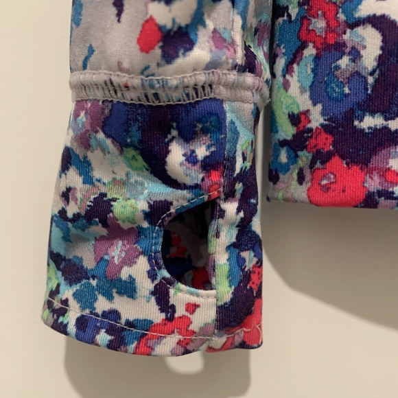 Gymboree flower pattern zip up hoodie with thumb holes. Size 3-4 - Picture 6 of 6